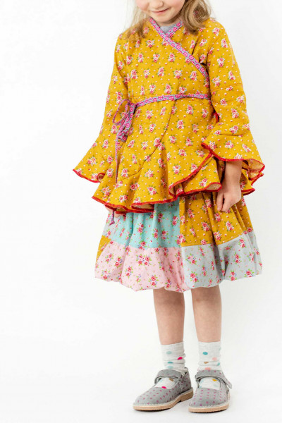 Schnittmuster Mädchen Volant-Wickelbluse "Hermosa" mit Trompetenärmeln