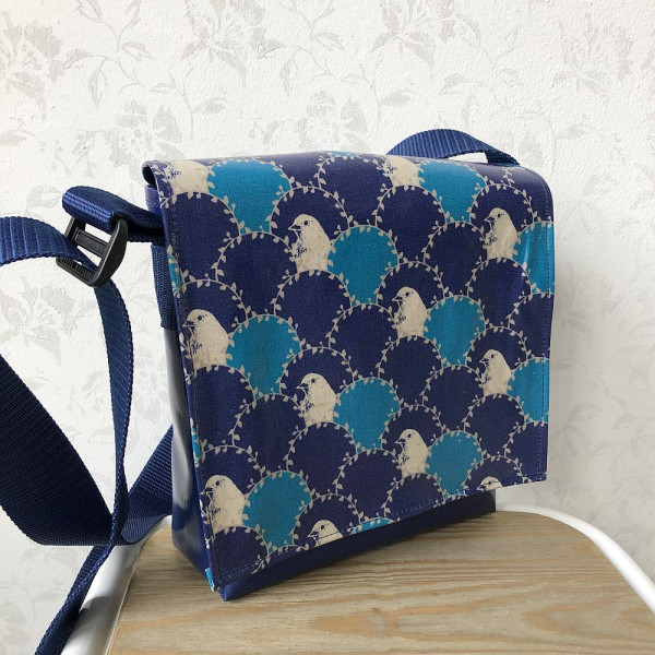 Umhängetasche aus LKW-Plane, BasicModell, Ebook